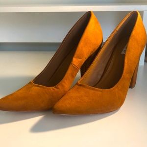 Pointed Closed Toe Chunky Heel (Camel)